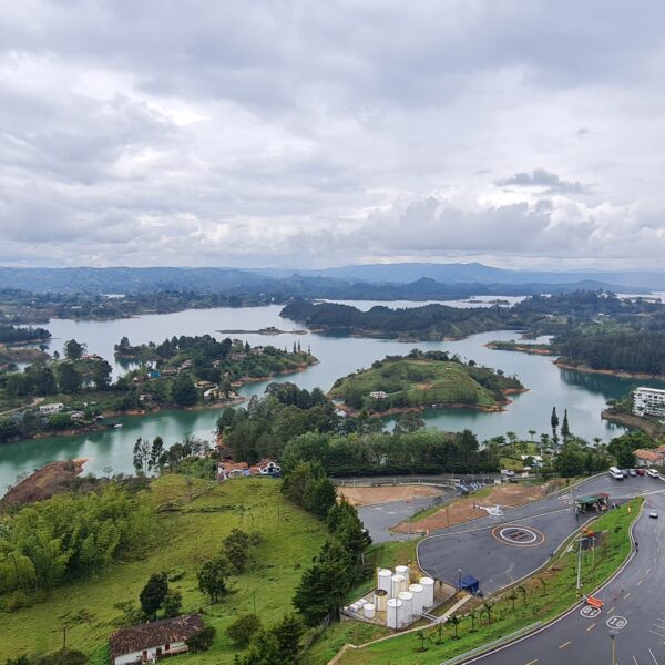 guatape GUATAPÉ GROUP TOUR