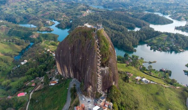 guatape GUATAPÉ GROUP TOUR