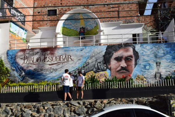 CITY AND COMUNA 13 GROUP TOUR