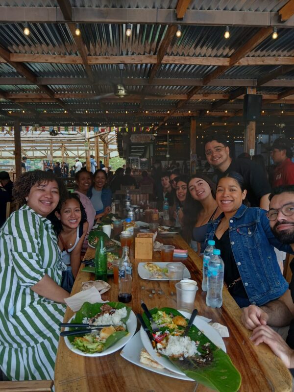 WhatsApp Image 2025-03-10 at 12.36.34 (1) GUATAPÉ GROUP TOUR