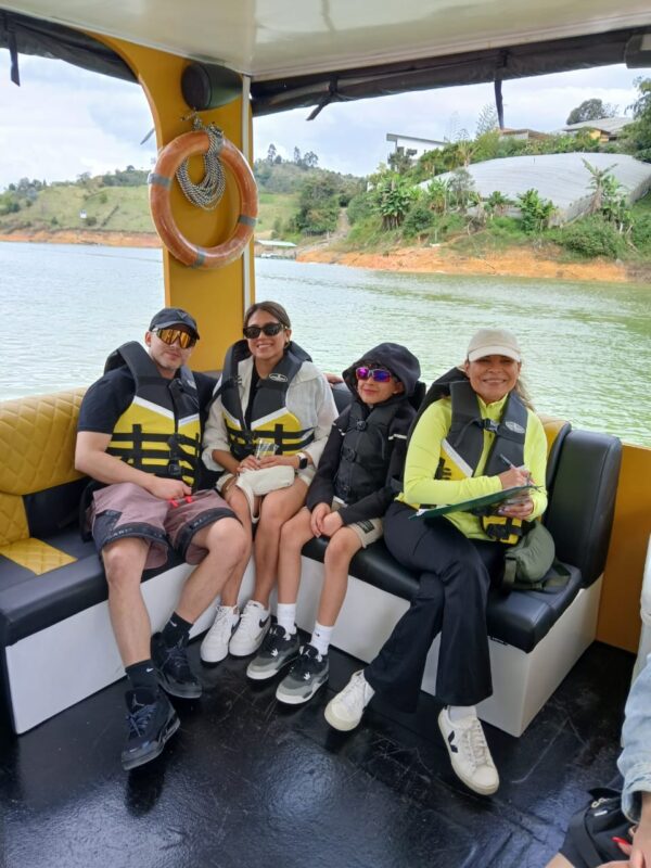 WhatsApp Image 2025-03-10 at 12.36.35 (2) GUATAPÉ GROUP TOUR